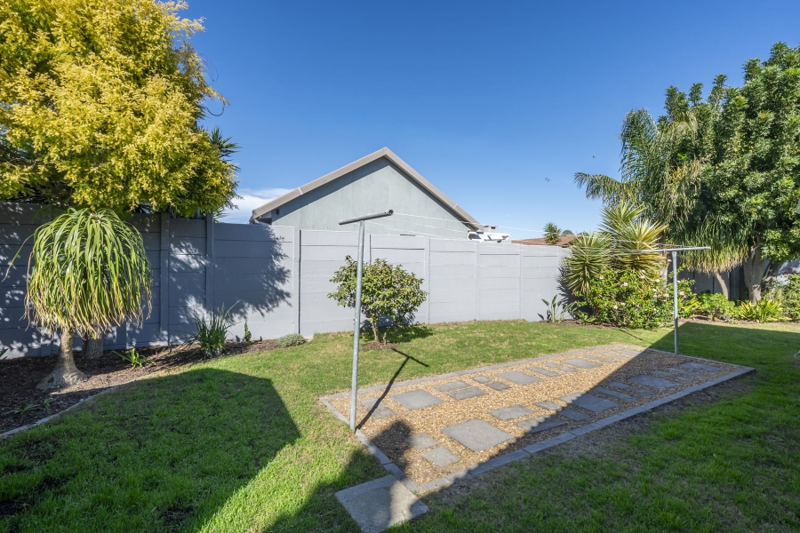 5 Bedroom Property for Sale in De Oude Spruit Western Cape